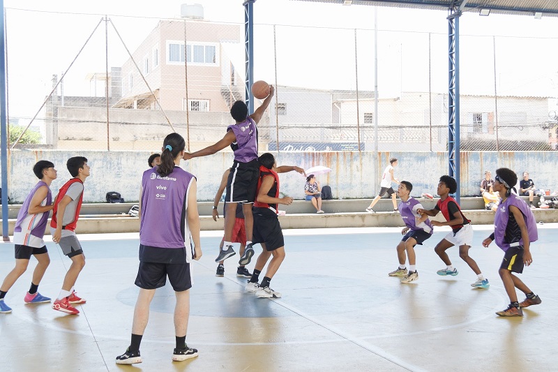 Secretaria de Esportes de Poá abre vagas para aulas gratuitas de basquete em 2026