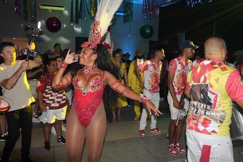 Baile "Abre Alas" abre o Carnaval de Mogi das Cruzes com tradição e glamour